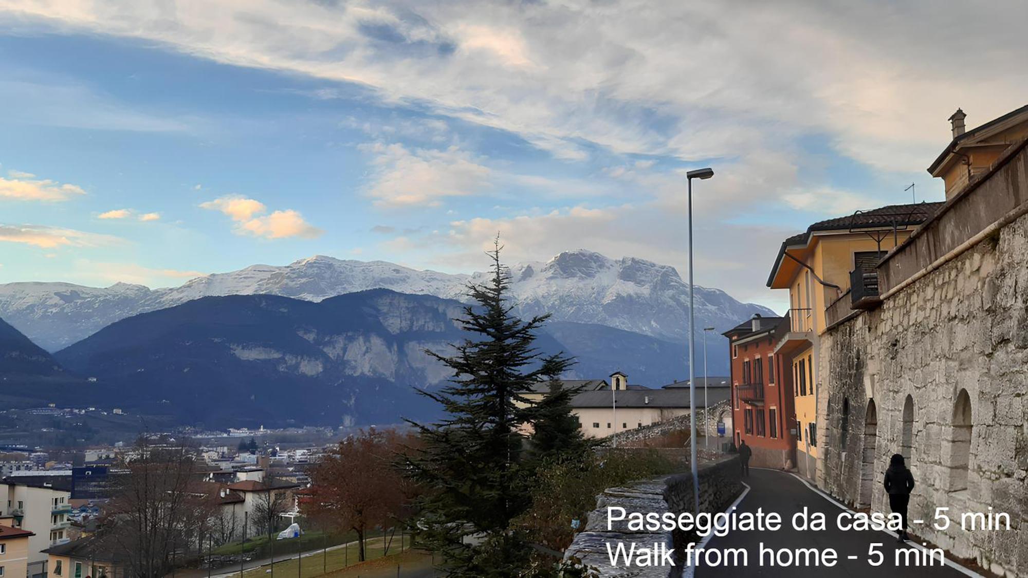 Over The Castle Apartment Trento Luaran gambar