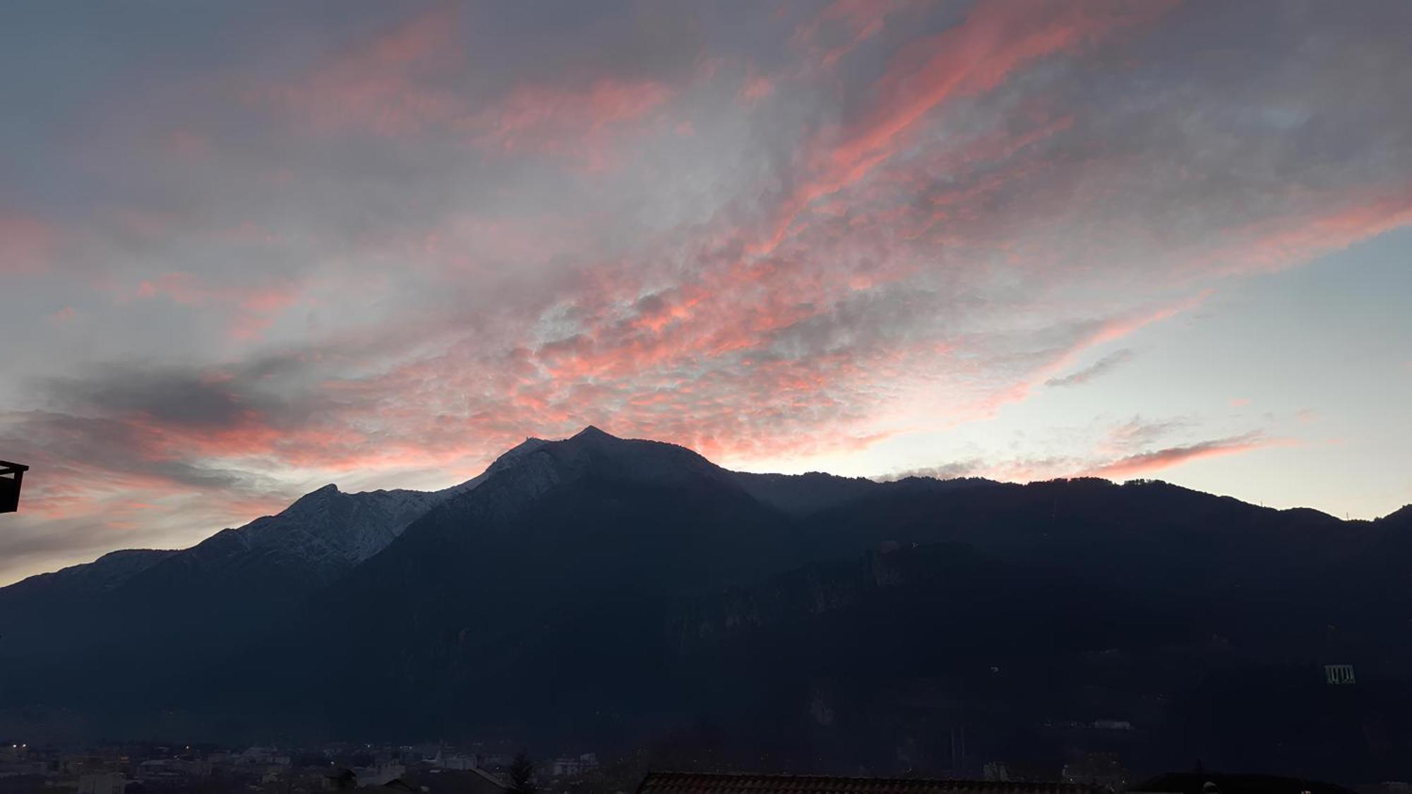 Over The Castle Apartment Trento Luaran gambar